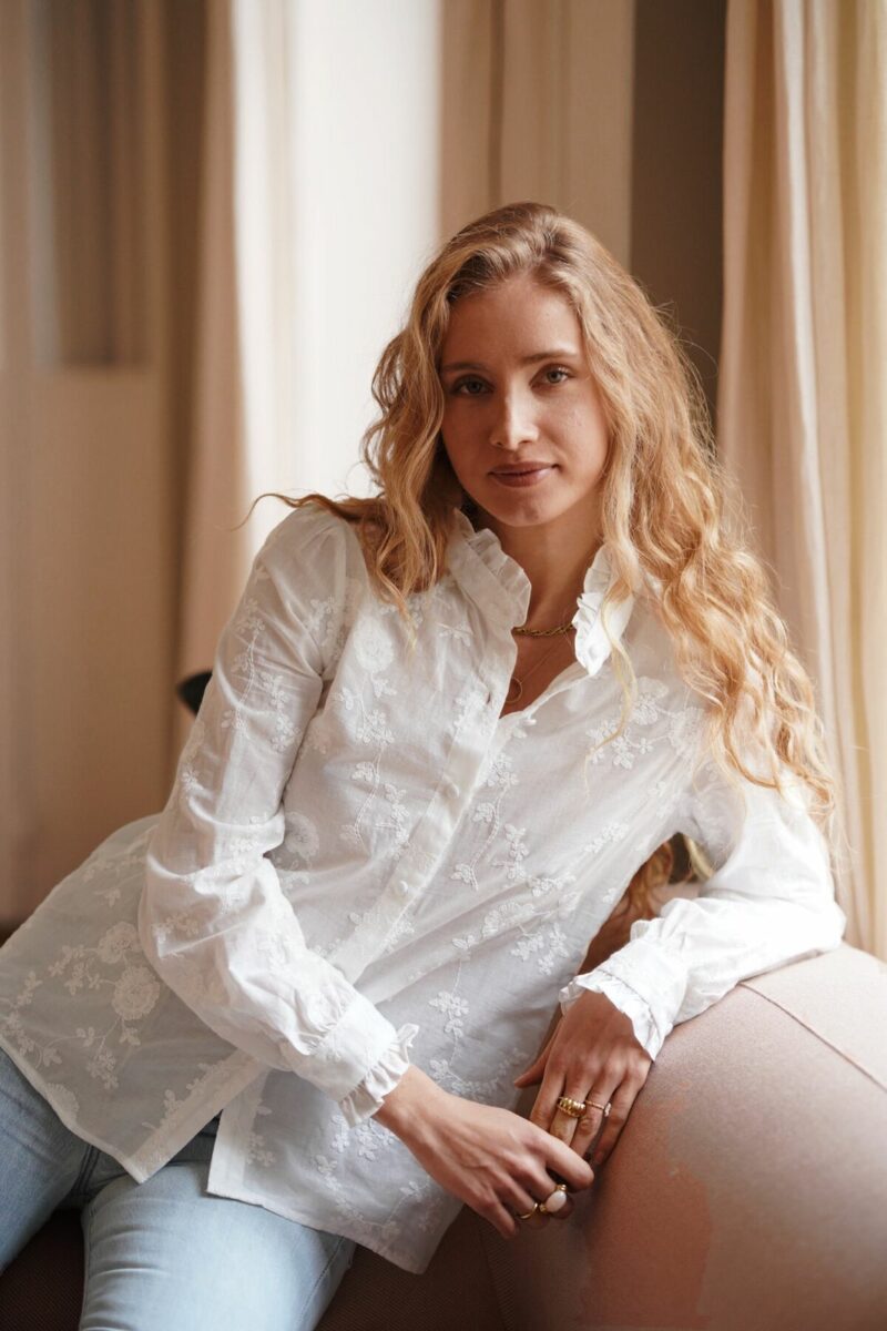 BLOUSE A COL VOLANTE FLEURIE – Image 2