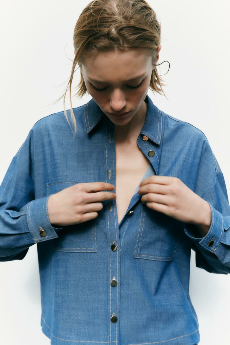 CHEMISE À POCHES PLAQUÉES – Image 2