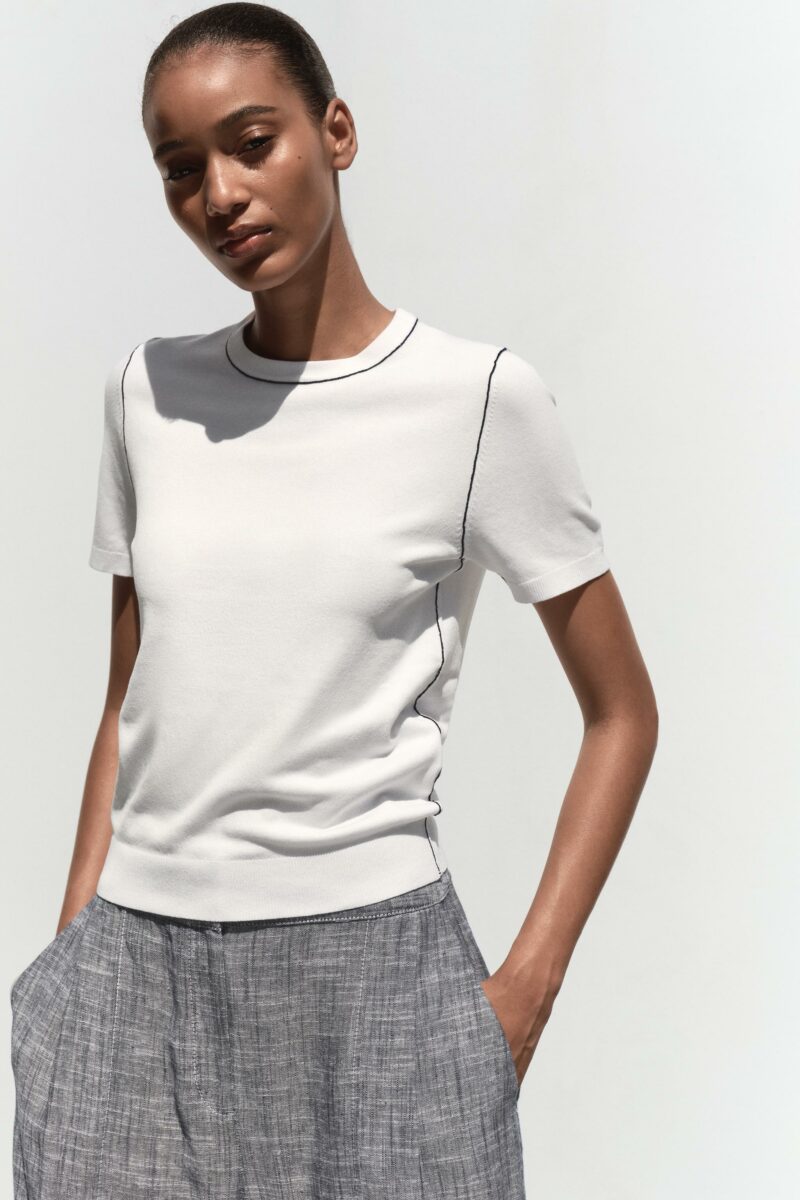 PULL À MANCHES COURTES AVEC LISERÉS