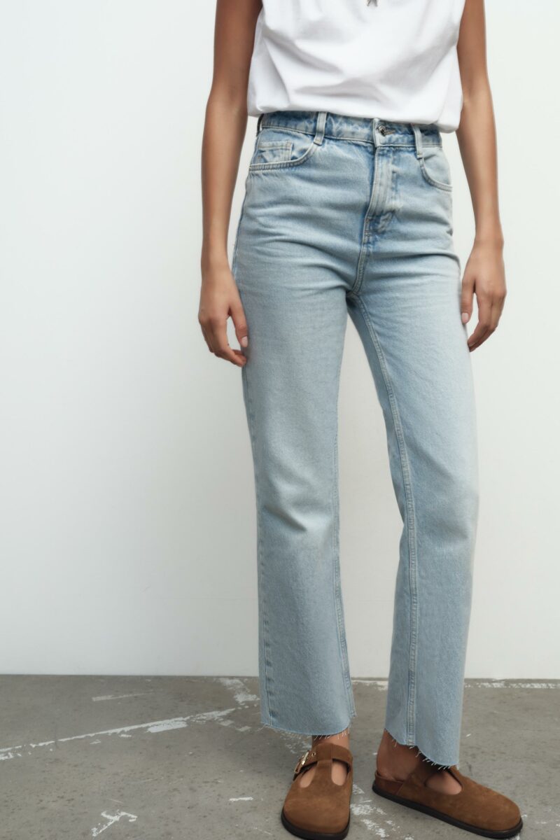 JEAN DROIT À TAILLE HAUTE