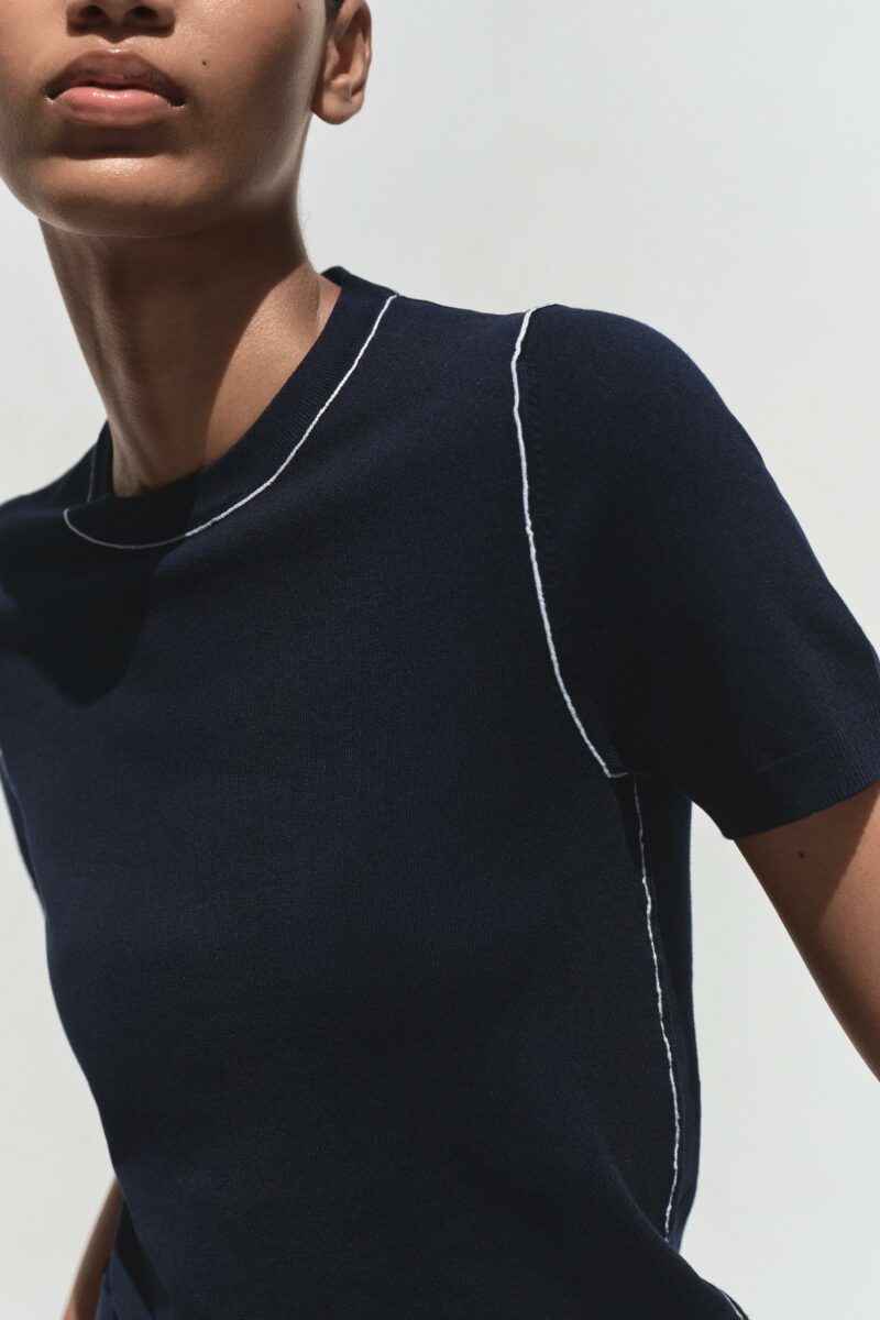 PULL À MANCHES COURTES AVEC LISERÉS – Image 2