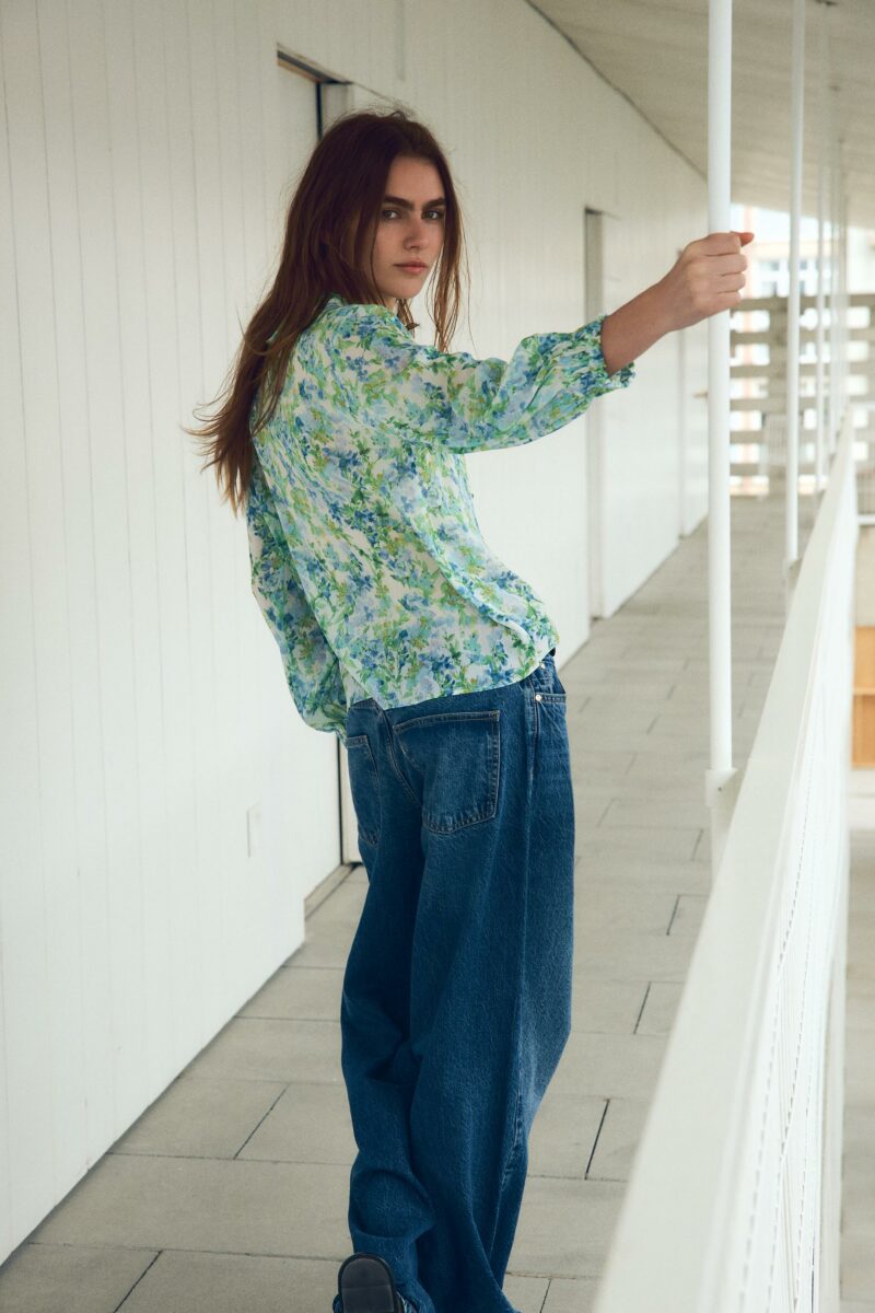 CHEMISE À IMPRIMÉ FLORAL ET VOLANTS – Image 3