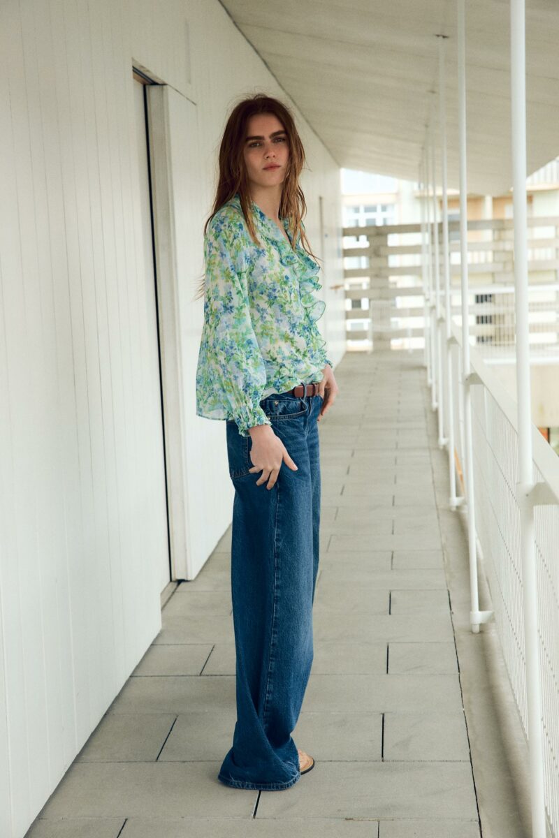 CHEMISE À IMPRIMÉ FLORAL ET VOLANTS – Image 4