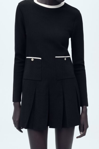 ROBE COURTE EN MAILLE À PLIS PLATS