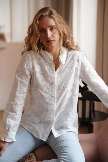 BLOUSE A COL VOLANTE FLEURIE