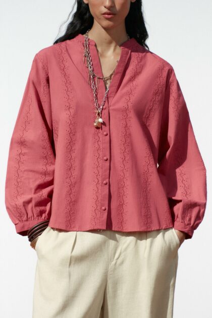 BLOUSE AVEC BRODERIE PERFORÉE