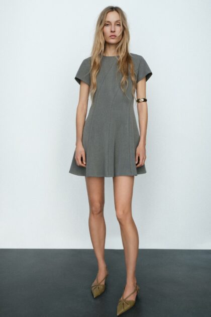 MINI ROBE À MANCHES COURTES