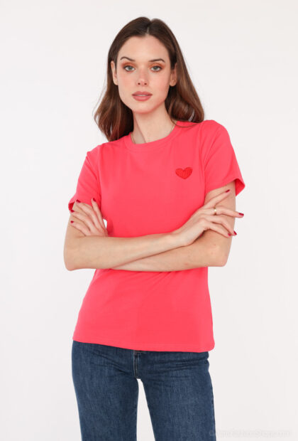 T SHIRT AVEC COEUR COUSU