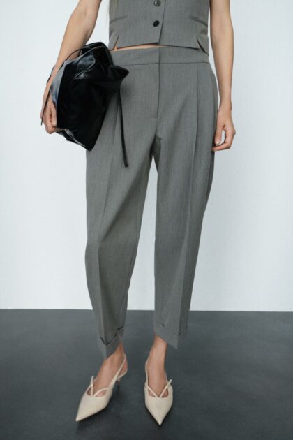 PANTALON AVEC PINCES ET OURLETS À REVERS