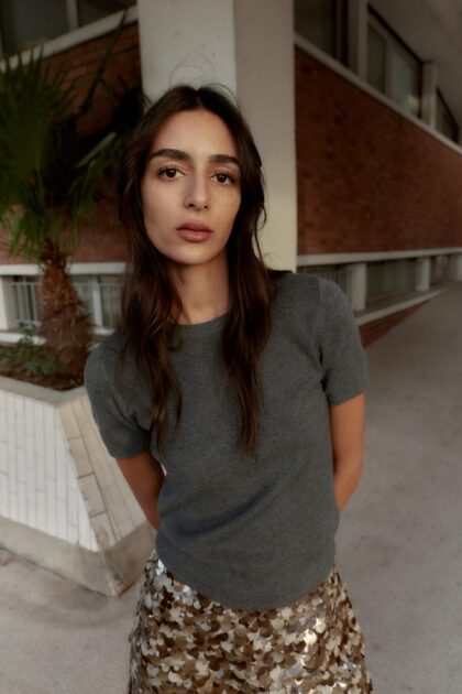 PULL EN MAILLE AU TOUCHER DOUX À MANCHES COURTES