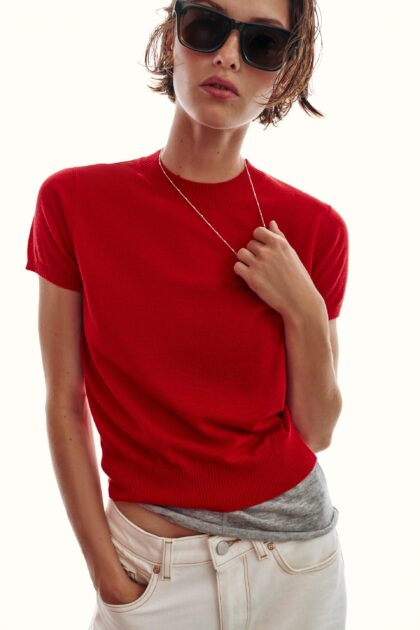 TOP EN MAILLE AVEC LAINE ROUGE
